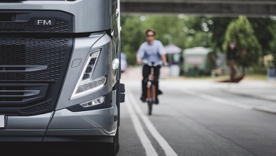 Volvo Trucks presenta sistemas de seguridad avanzados para proteger a peatones y ciclistas