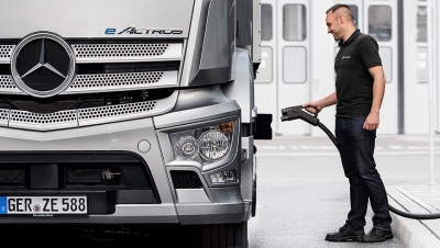 Mercedes-Benz Trucks impulsa la movilidad eléctrica con soluciones integrales de carga